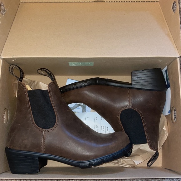 Blundstone Heeled Boot - Picture 3 of 3